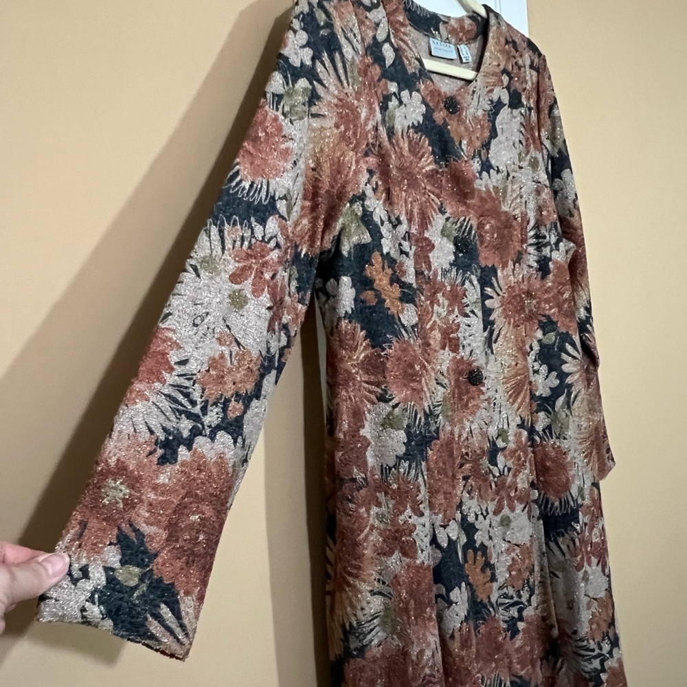 Susan Graver Tapestry Elegant Topper Piece
